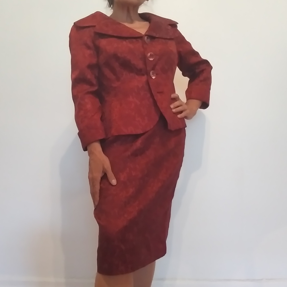 Maggy London Petites Damask fabric 2-piece suit Size 12 Petite